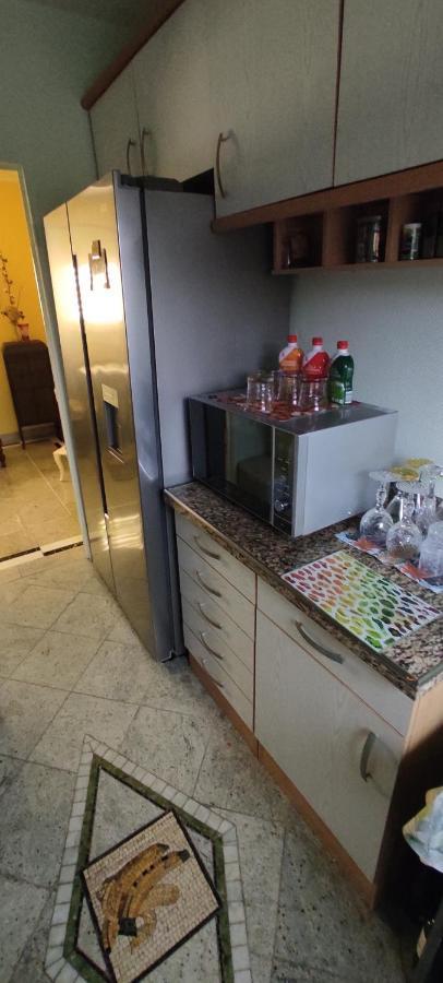 Weltoffenes Privates Gaestezimmer Bei Lgbtq Freundlichen Gastgeber Der Mit In Der Wohnung Lebt Berlin Eksteriør billede